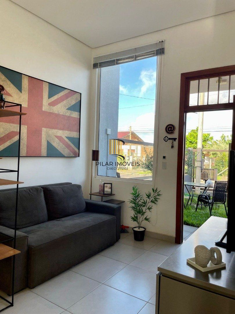 CASA COM 4 DORMITORIOS SUITE , A 3 QUADRAS DO MAR !!