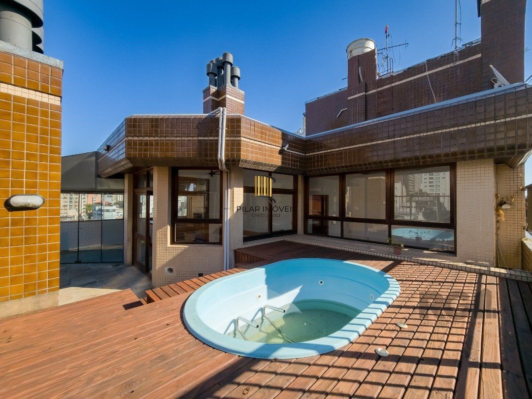 Cobertura com 222m² privativos, 3 quartos, 1 suite, lareira, piscina, 2 vagas no Bairro Rio Branco