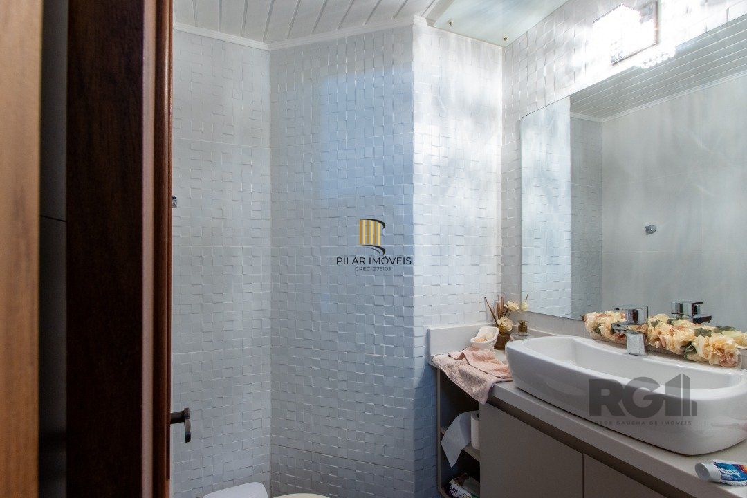 Casa 4 dormitórios no bairro Ipanema