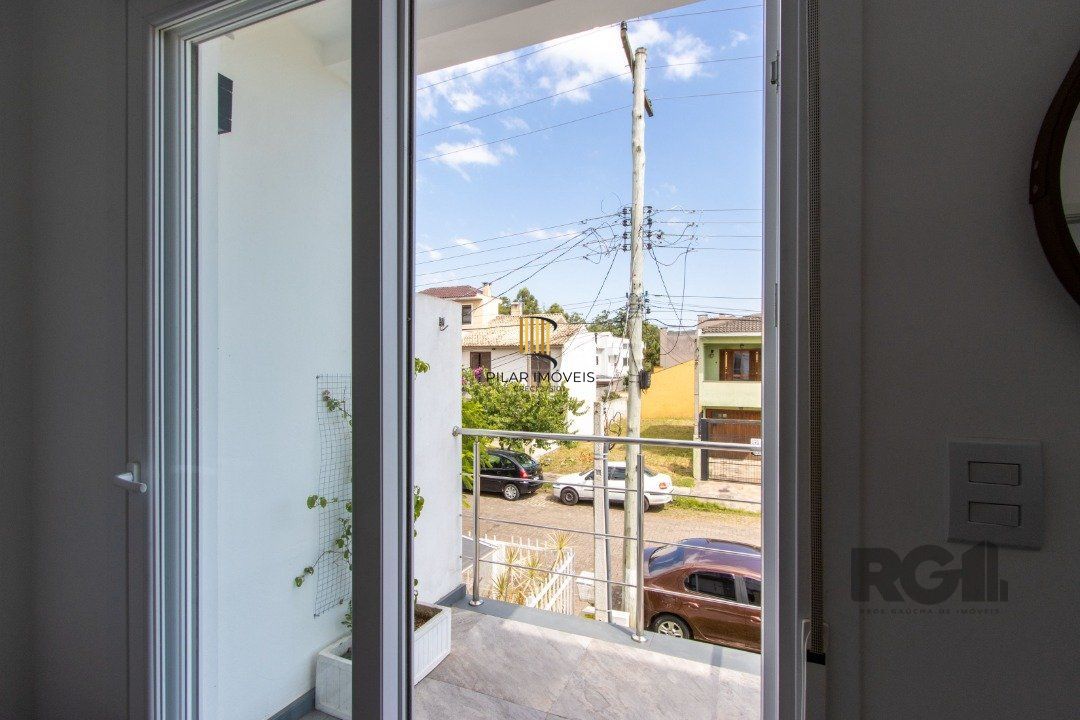 Casa 2 dormitórios no bairro Hípica