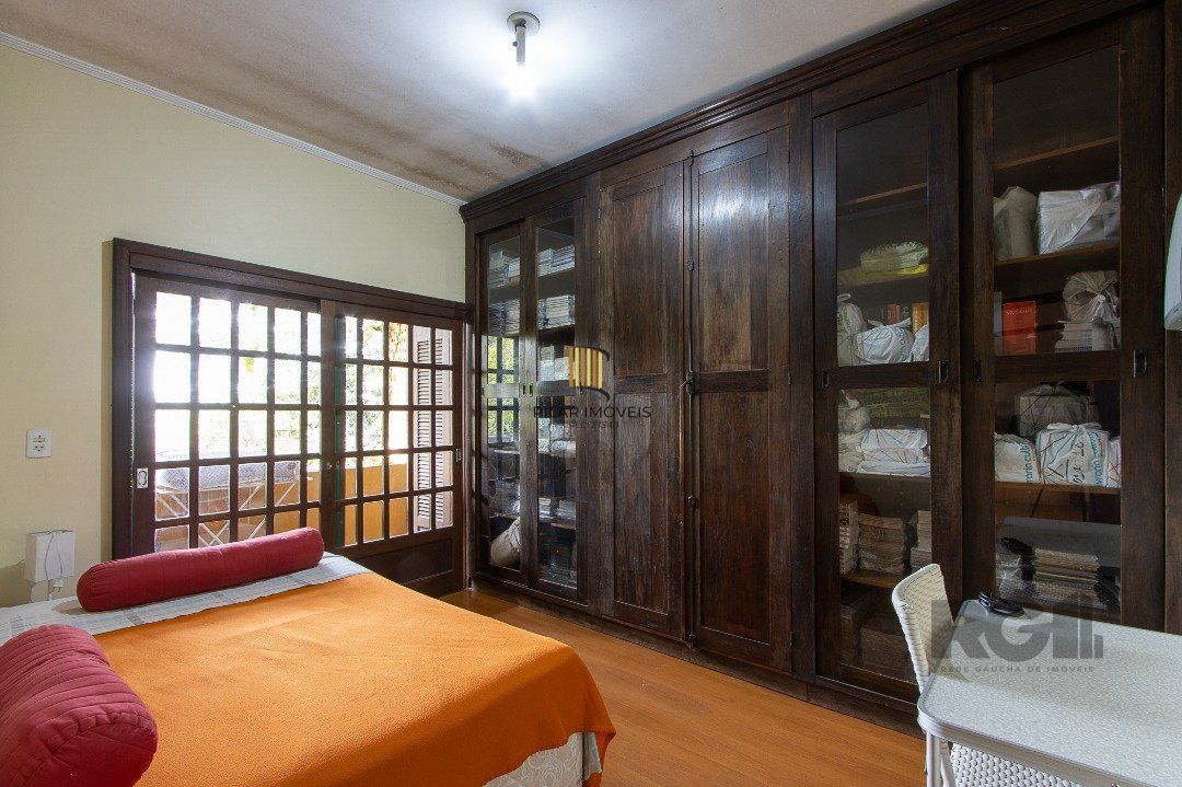Casa para Venda - 300m², 3 dormitórios, sendo 1 suites, 4 vagas - Nonoai