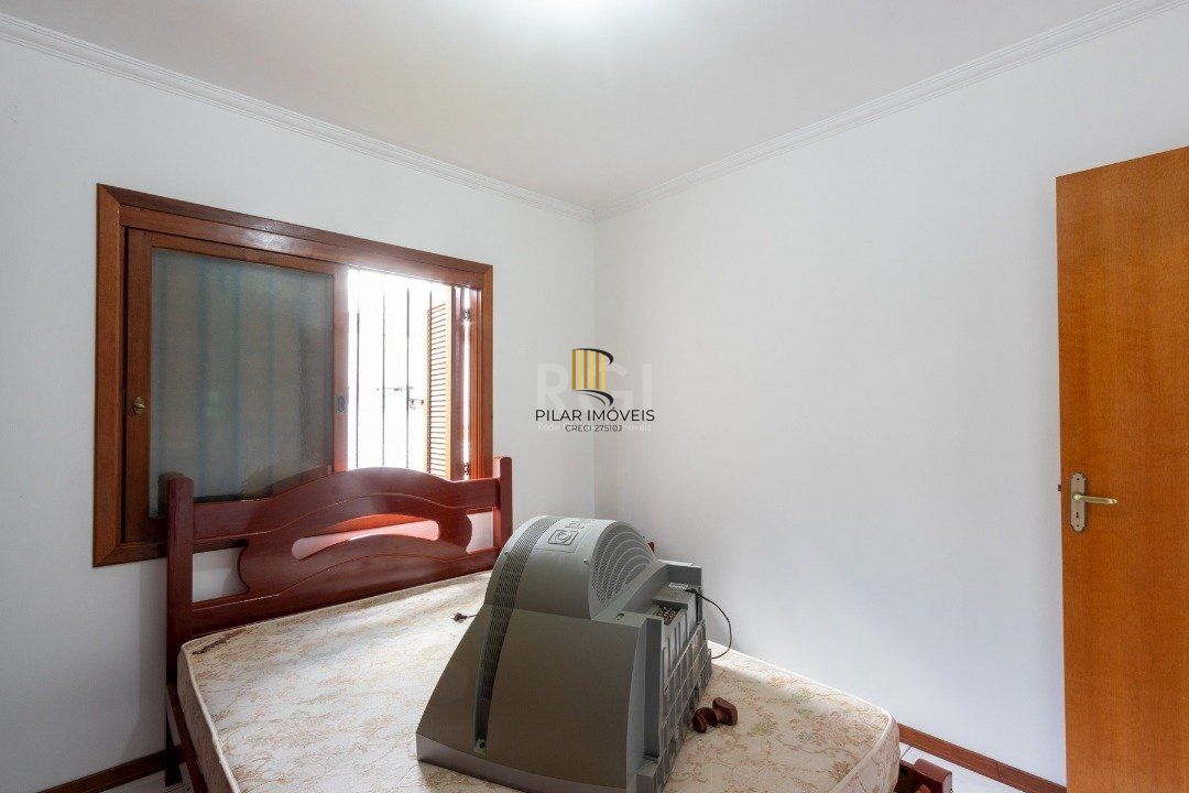 Casa para Venda - 247m², 3 dormitórios, sendo 1 suites, 4 vagas - Vila Nova