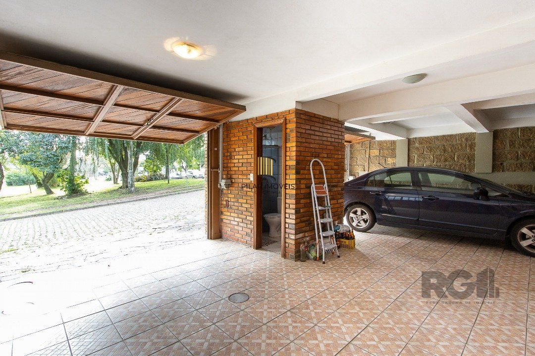 Casa 4 Dormitório(s) Bairro Nonoai