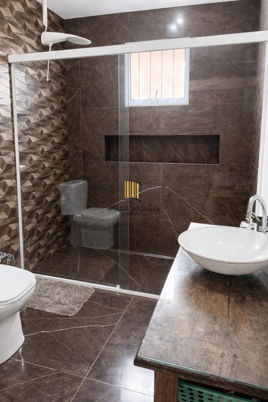 Casa 2 dormitórios no bairro Hípica