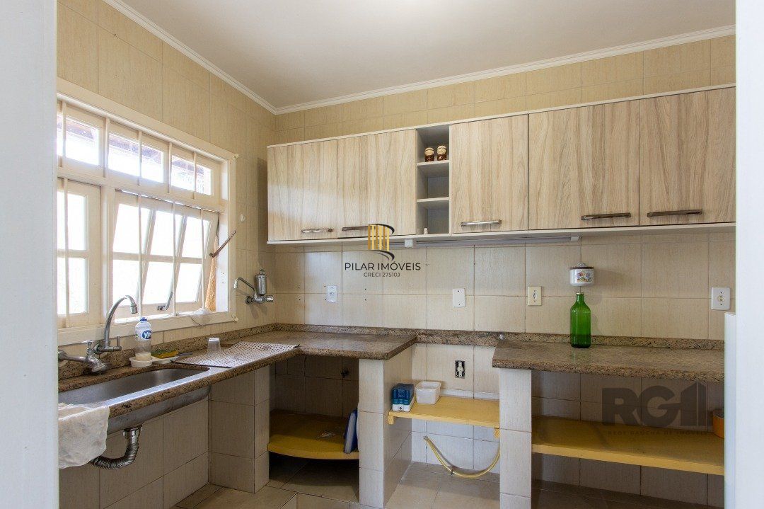 Casa para Venda - 239m², 5 dormitórios, sendo 1 suites, 2 vagas - Hipica