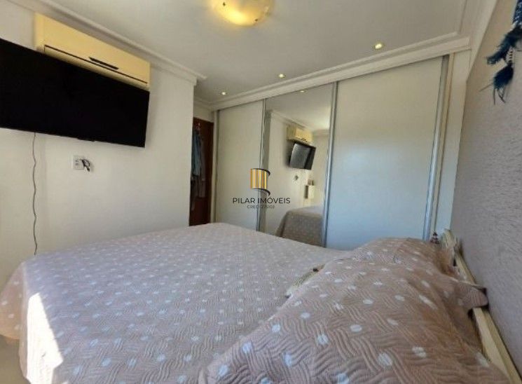 Apartamento  com 2 dormitórios, lavabo, banho social e churrasqueira integrada.