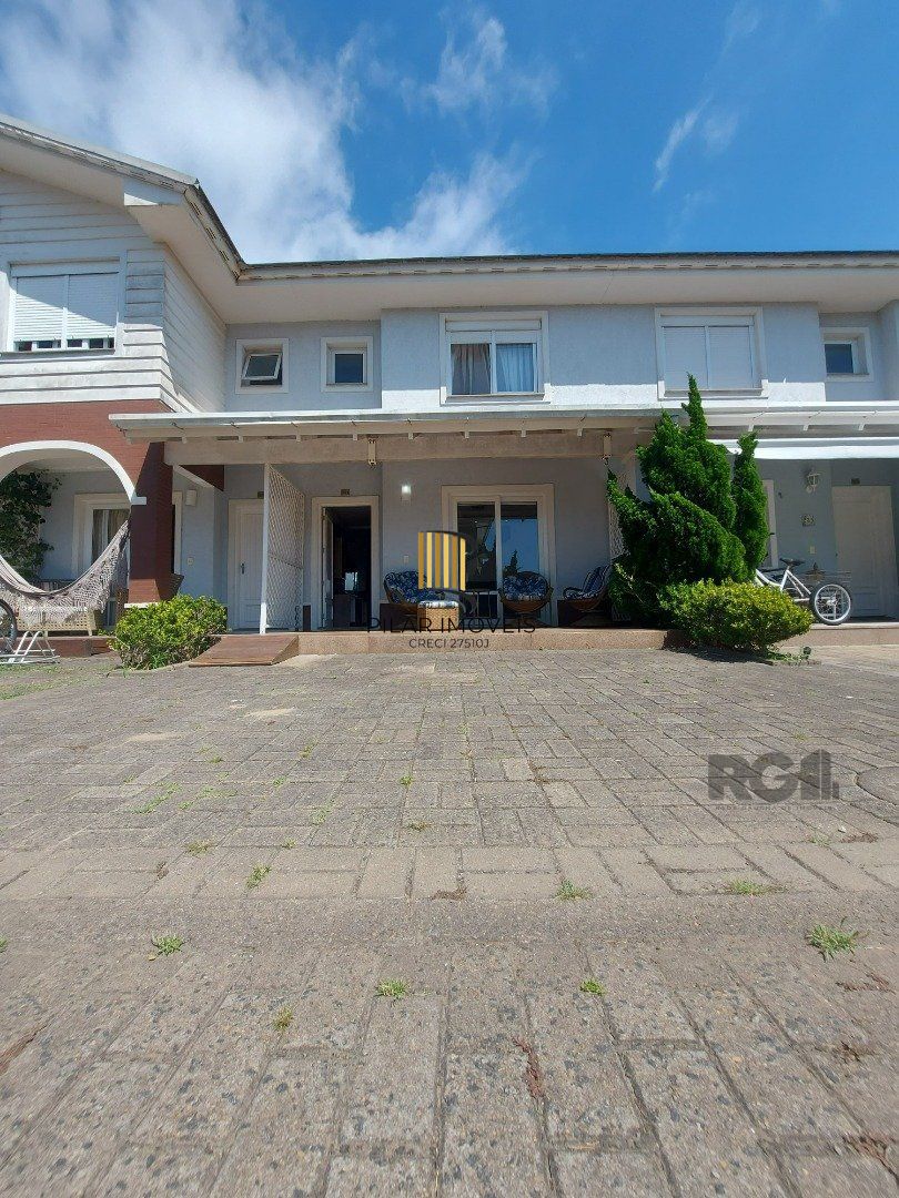 Casa em Condomínio Fechado com 3 quartos e 150m² privativos
