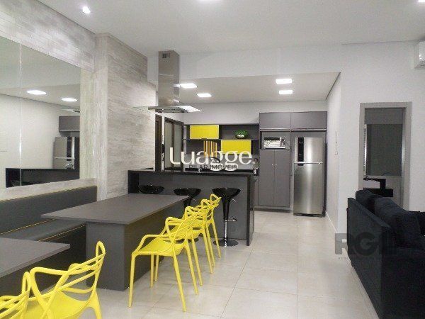 Apartamento 03 dormitórios, 01 suíte, 02 vagas individuais e cobertas, infraestrutura completa, Bairro Cristal