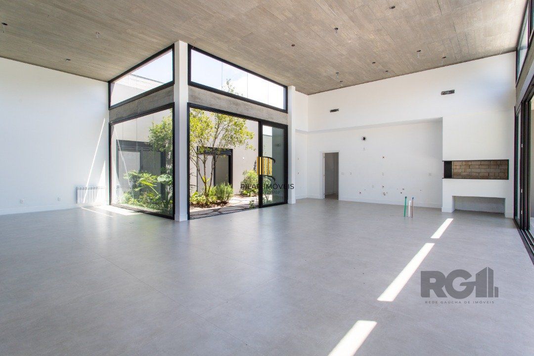 A Casa Le Mans, uma residência térrea de esquina com 389,48m2 de área coberta