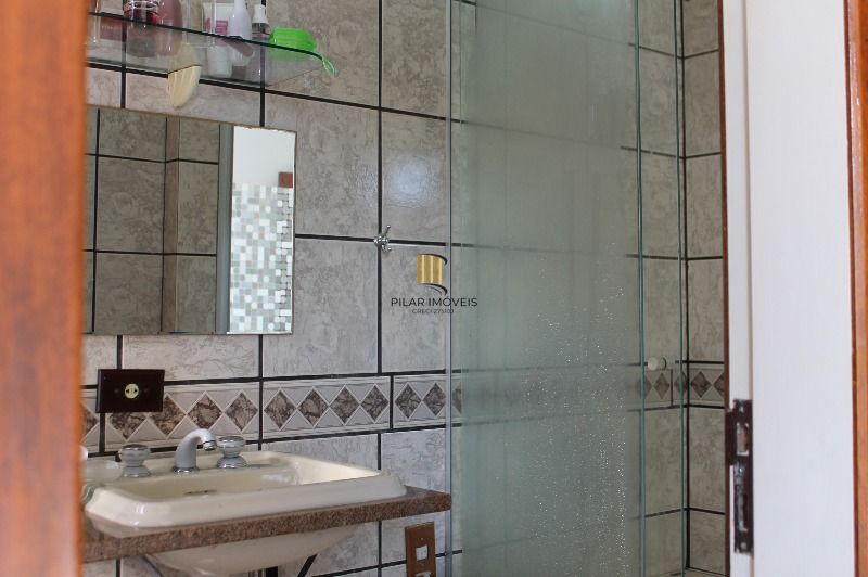 Casa para Venda - 255.68m², 4 dormitórios, sendo 1 suites, 2 vagas - Tristeza