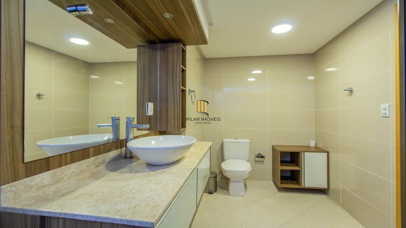 Vista Panorâmica, 3 Dormitórios com Suíte e 2 Vagas no Petrópolis