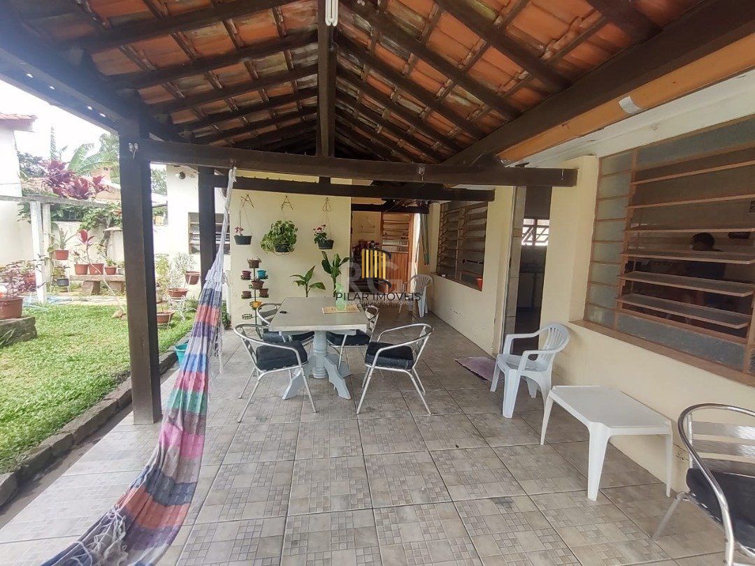 Casa para Venda - 265.1m², 3 dormitórios, 4 vagas - Guarujá
