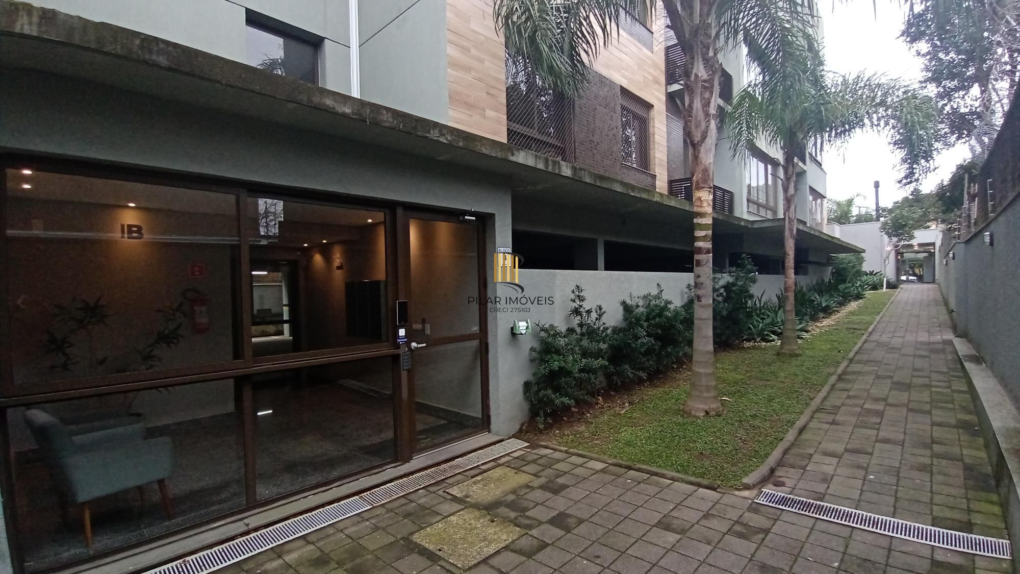 Apartamento com 3 dormitórios e 2 vagas, no bairro Ipanema