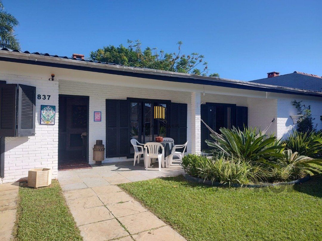 Casa 5 dormitórios no bairro Atlântida - Pilar Imóveis