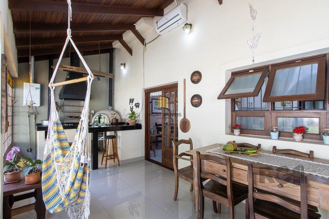 Casa para Venda - 300m², 3 dormitórios, sendo 1 suites, 4 vagas - Nonoai