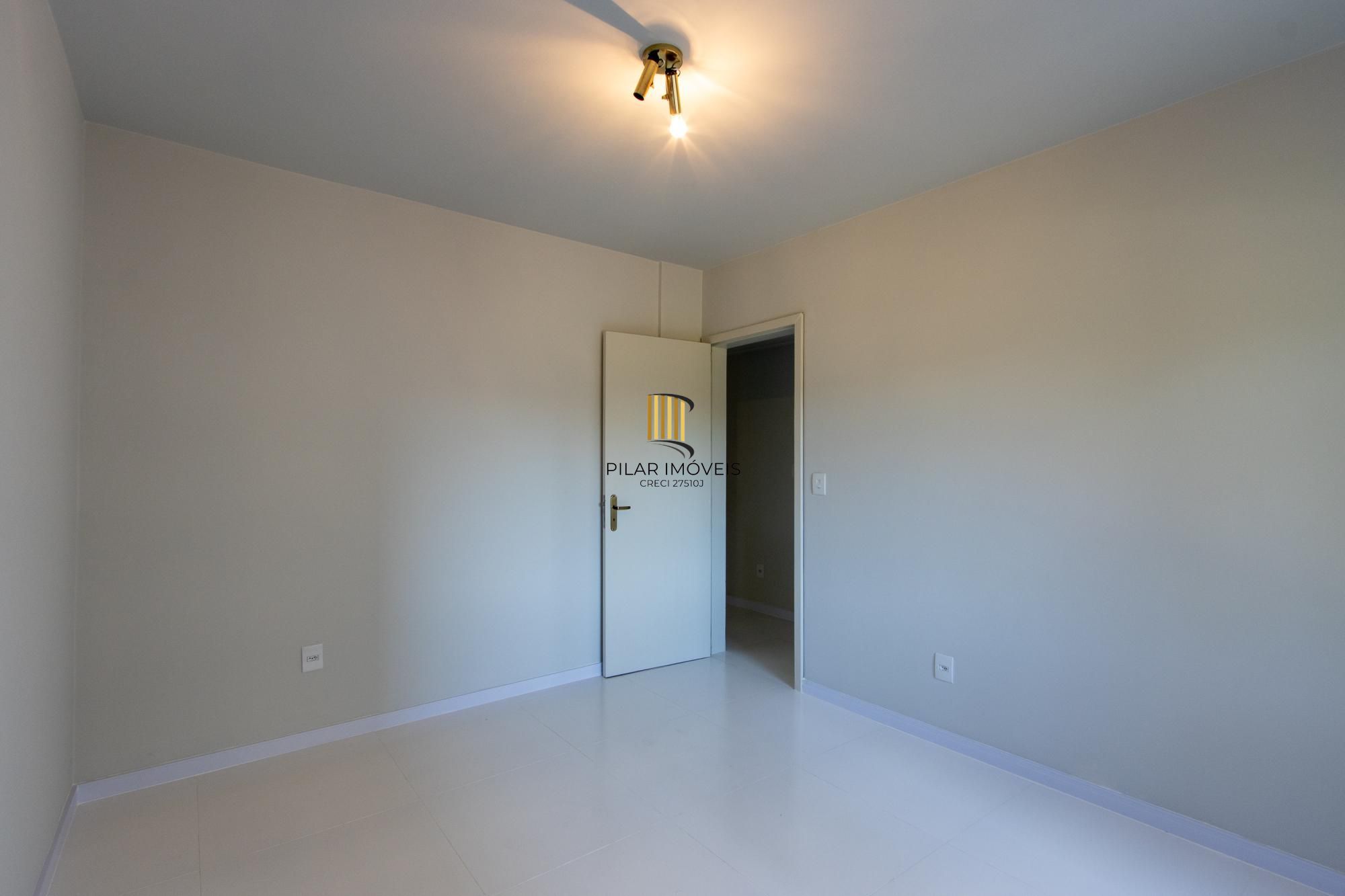 Apartamento 3 quartos, reformado, condomínio com infraestrutura - Bairro Cristal