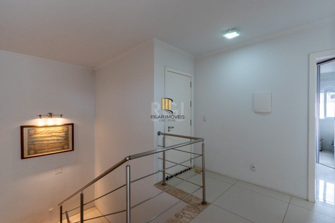 Casa para Venda - 377m², 4 dormitórios, sendo 3 suites, 3 vagas - Guarujá