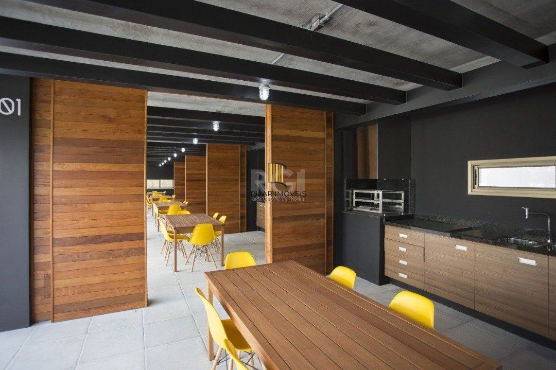 Apartamento para Venda - 68.5m², 2 dormitórios, sendo 1 suites, 2 vagas - Petrópolis