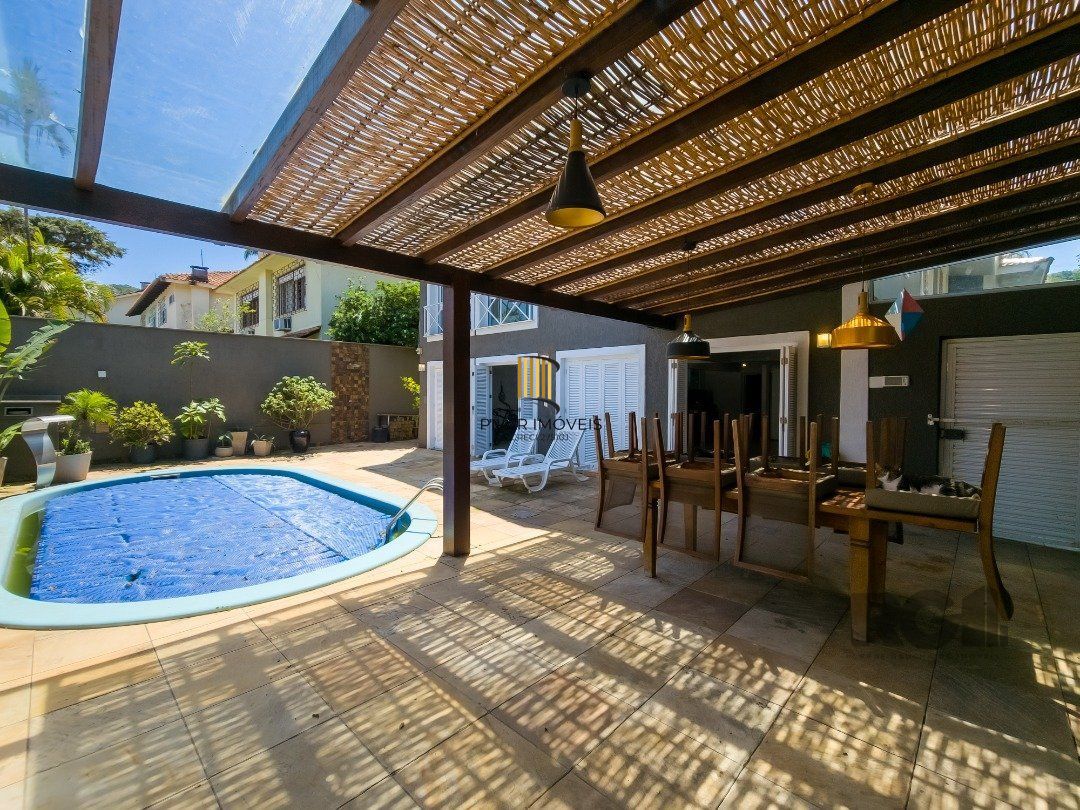 Casa 3 dormitórios no bairro Jardim Isabel