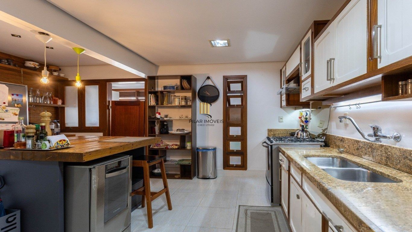 Apartamento193m² privativos,  3 dormitórios (2 suítes),  3 vagas