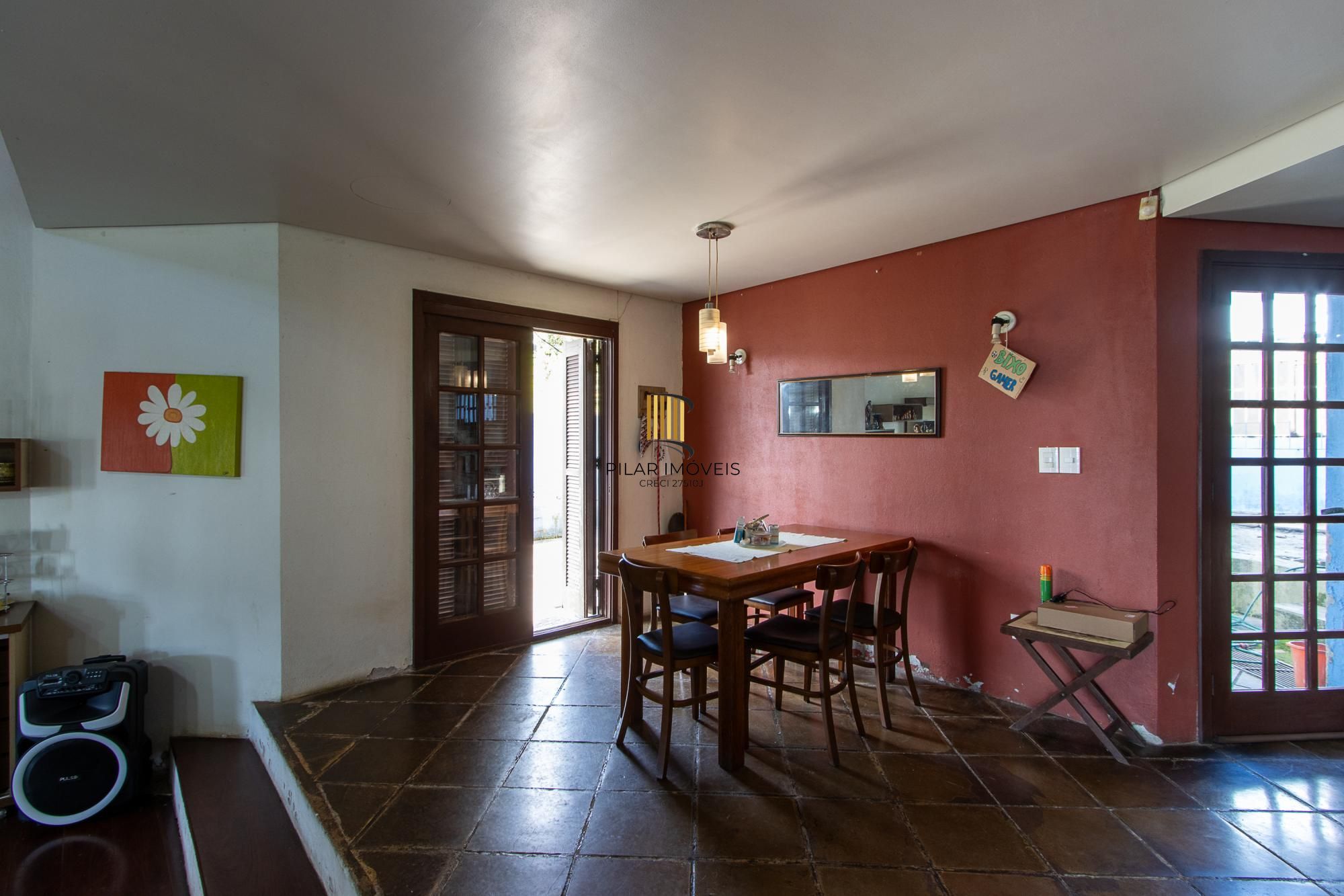 Casa 4 dormitórios no bairro Vila Nova