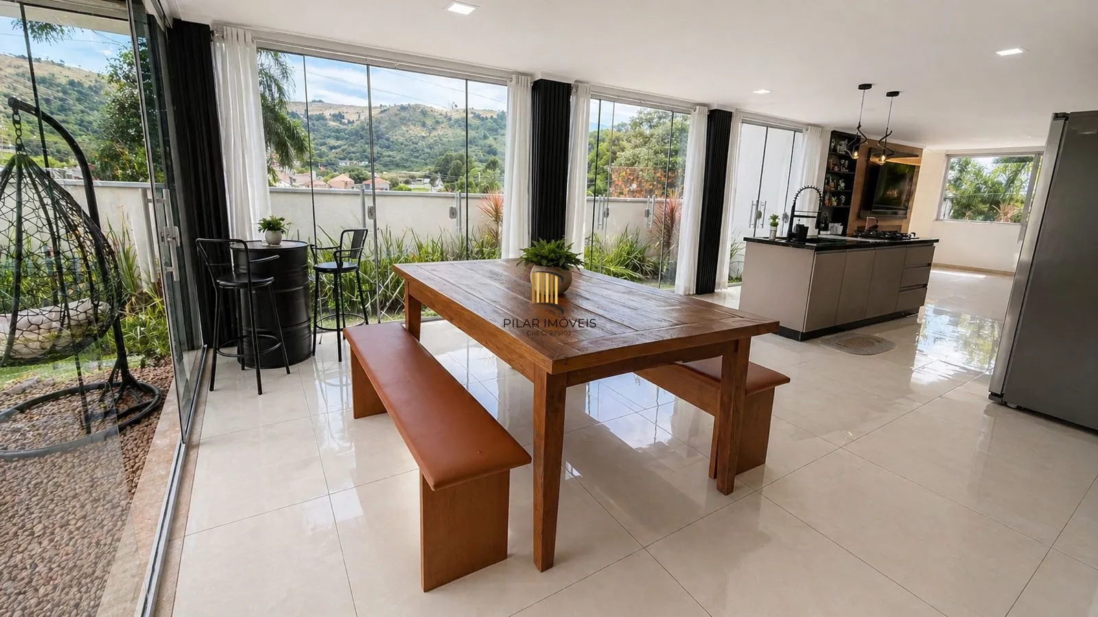 CASA TOTALMENTE MOBILIADA, 3 SUITE, 3 VAGAS - BAIRRO HIPICA - Pilar Imóveis