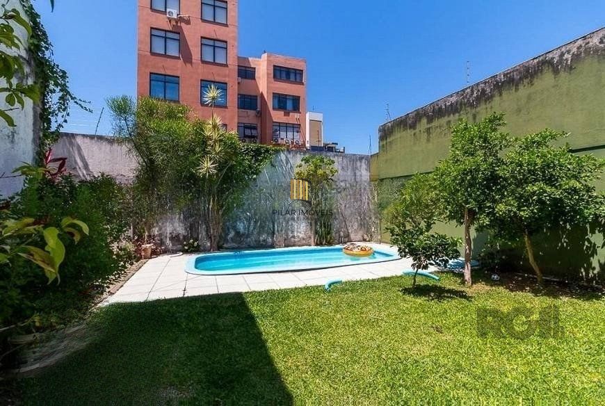 Casa 3 dormitórios no bairro Azenha