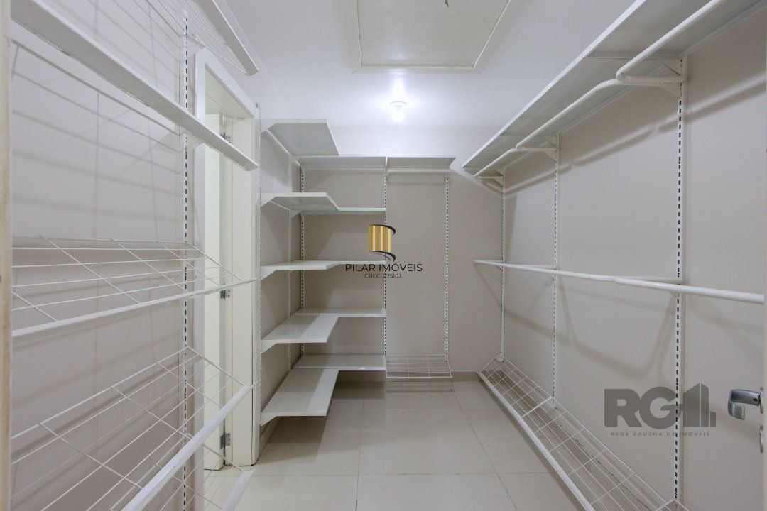 Casa com 4 quartos, com 347,57 m 2 privativos