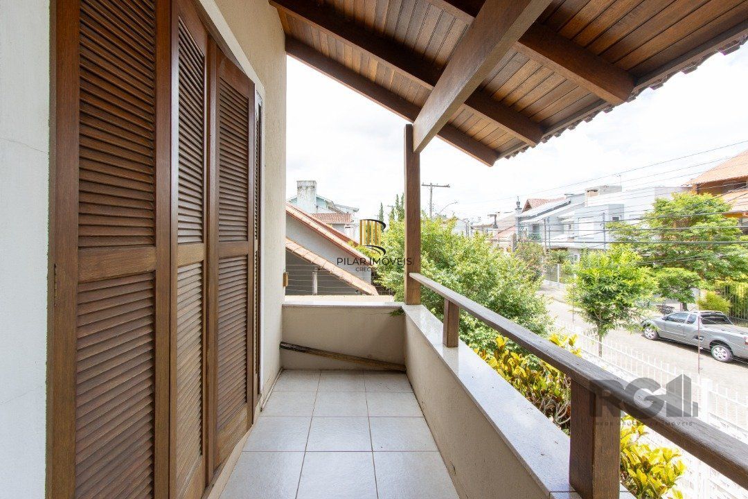 Casa 4 dormitórios no bairro Hípica