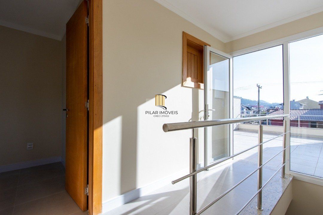 Casa 3 dormitórios no bairro Hípica
