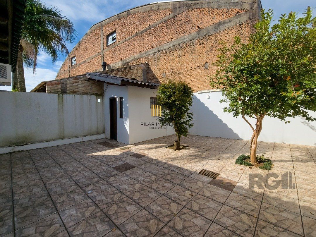 Casa 4 dormitórios no bairro Glória