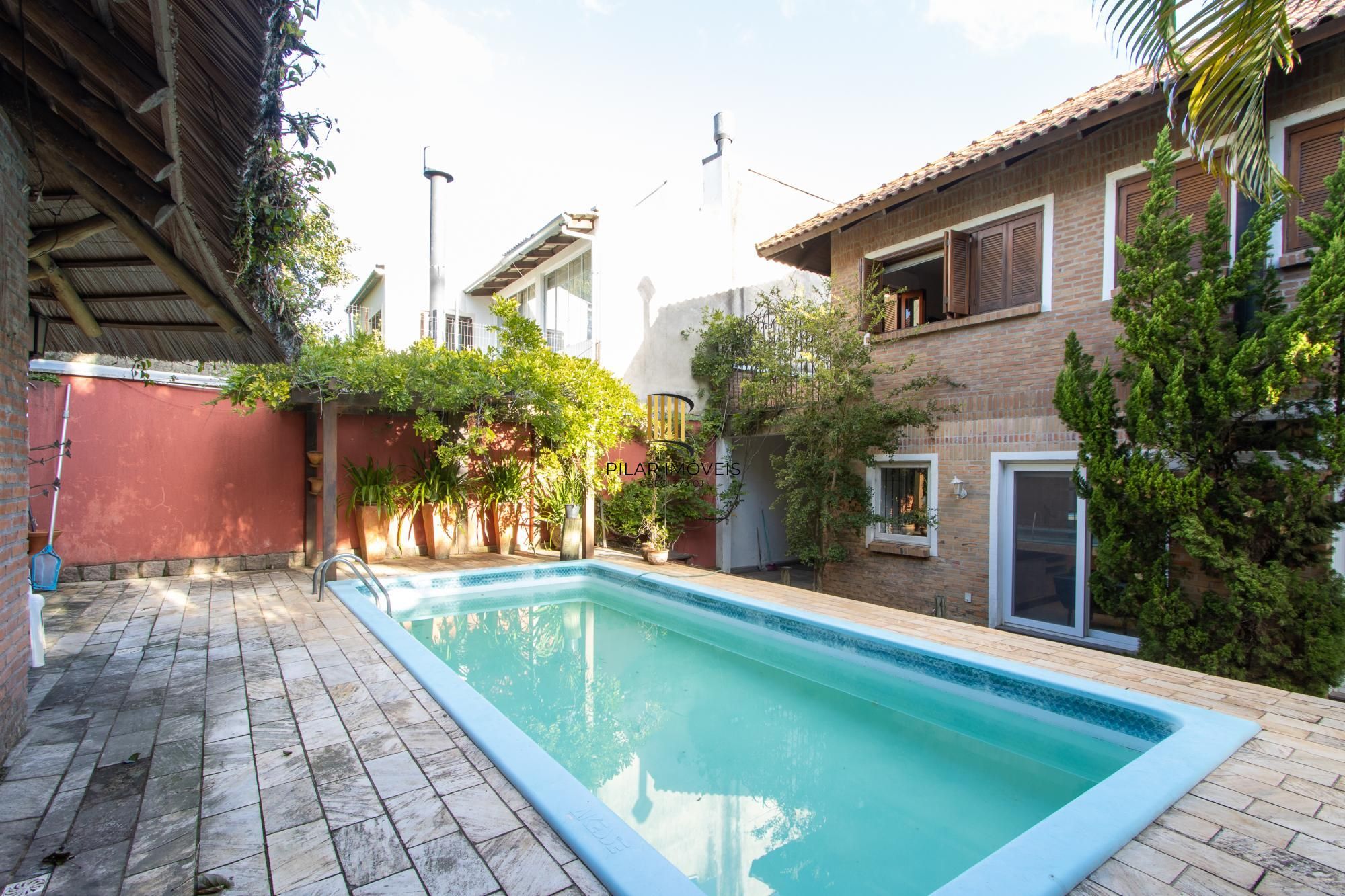 Excelente Casa em Condominio Fechado com 440,60m Dormitórios, sendo 2 Suítess
