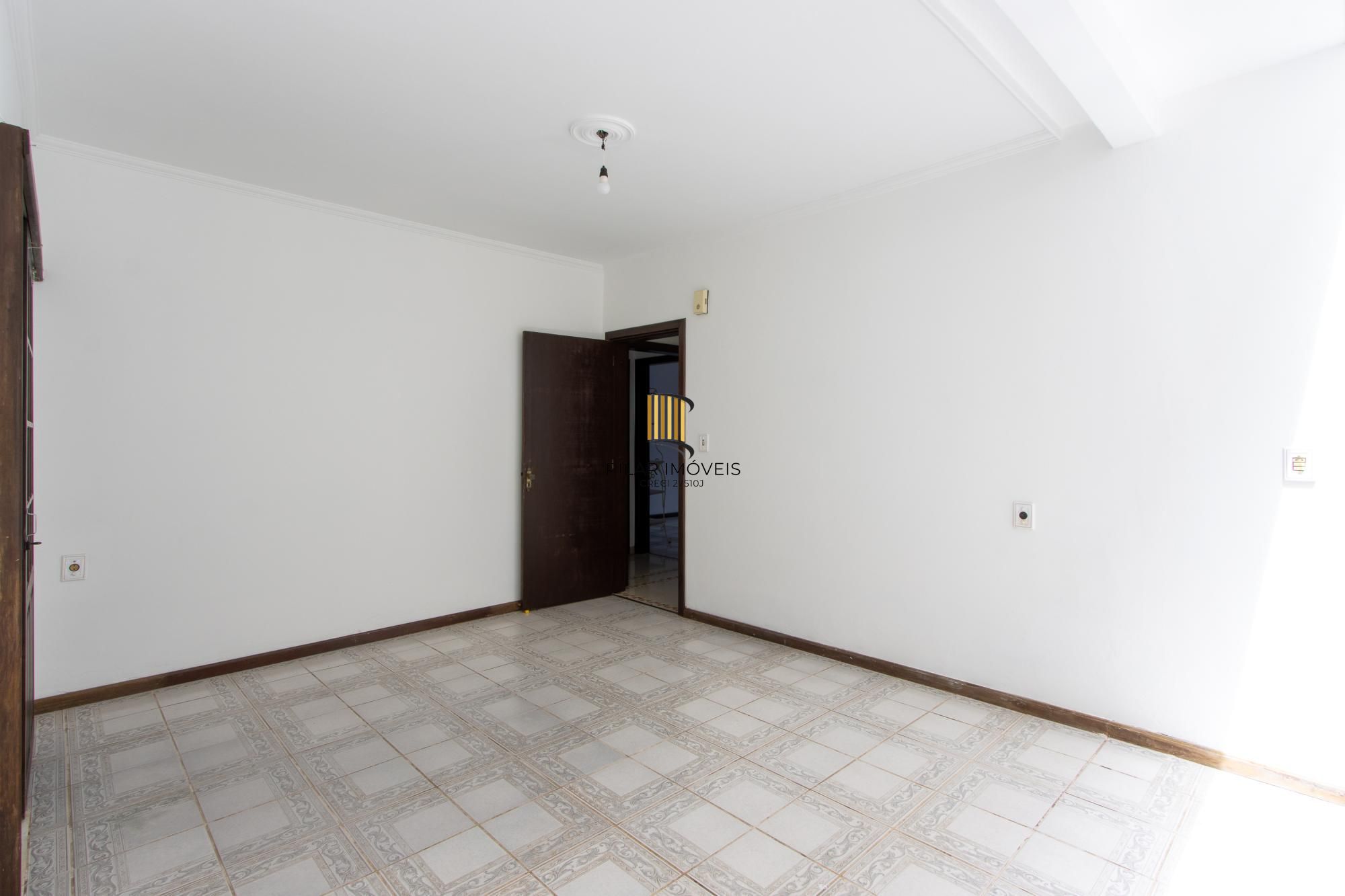 Casa Residencial à Venda no Bairro Guarujá, Porto Alegre, RS