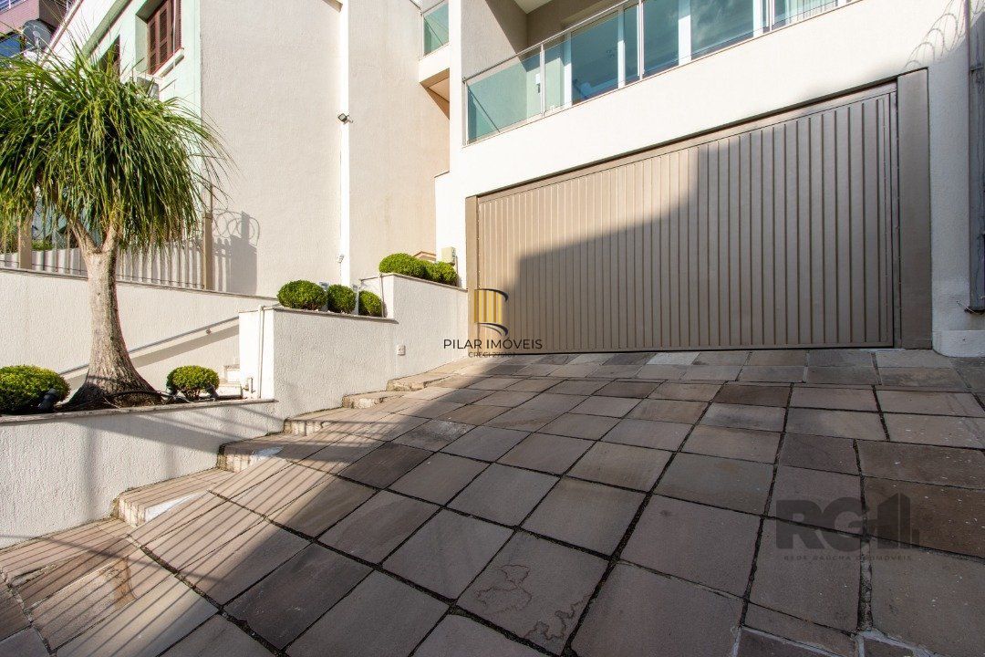 Casa com 5 suites com area privativa 714,00