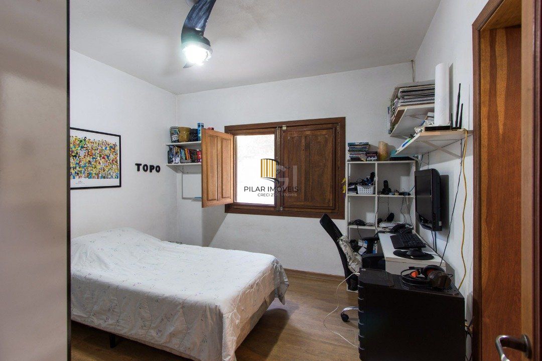 Casa para Venda - 250m², 3 dormitórios, sendo 2 suites, 3 vagas - Ponta Grossa