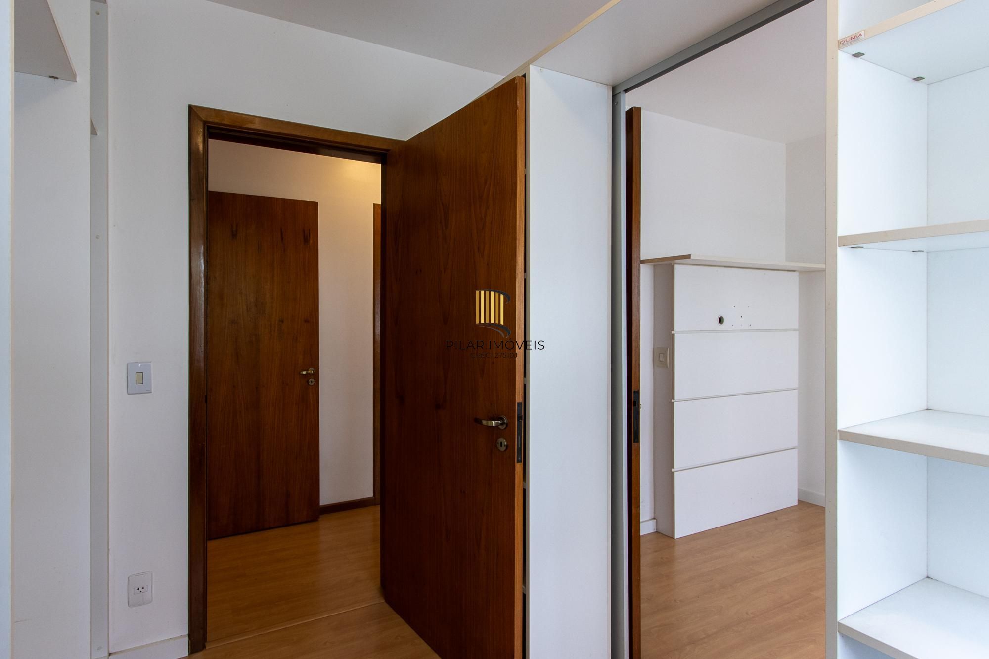 Apartamento com 2 dormitórios (reversível para 3) e 1 vaga escriturada  à venda no coração de Ipanema