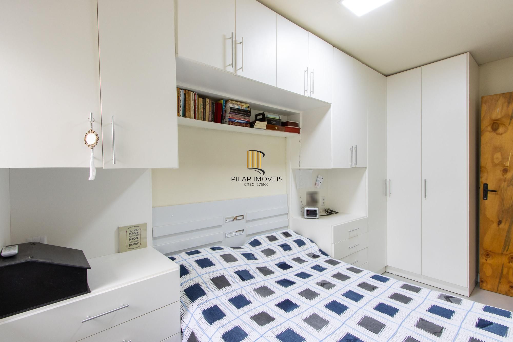 Casa terrea de 2 dormitórios, em excelente localização, amplo pátio e local tranquilo.