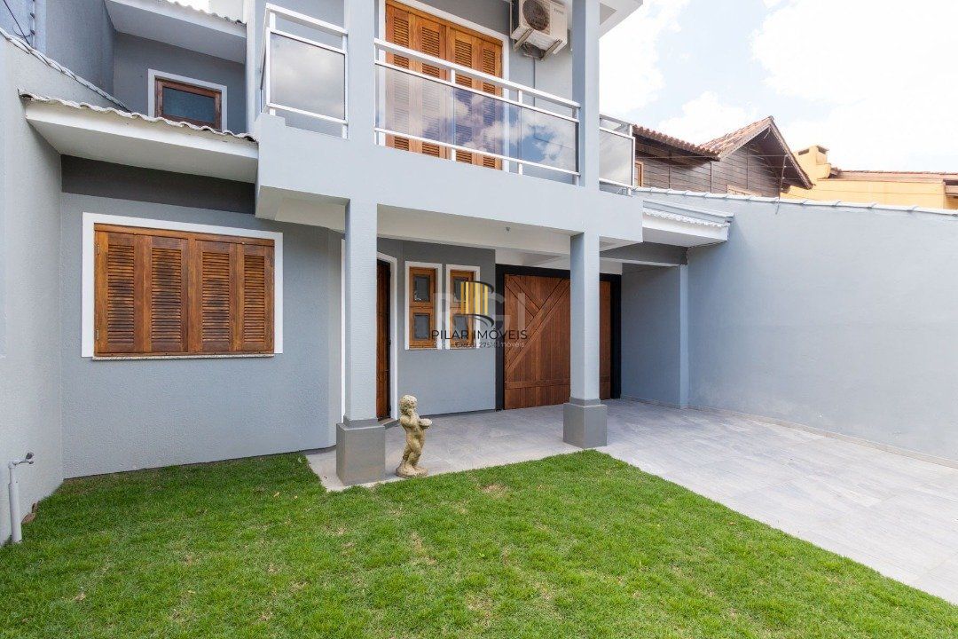 Casa para Venda - 247m², 3 dormitórios, sendo 1 suites, 4 vagas - Vila Nova