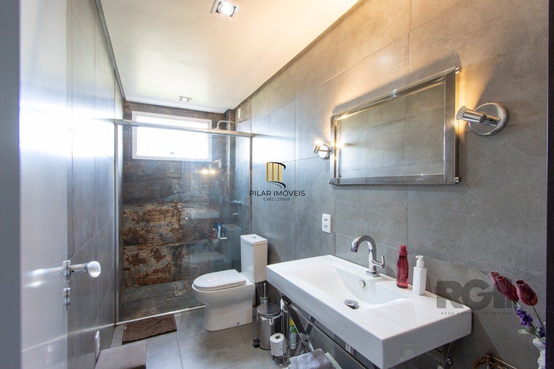 Apartamento reformado de 124m² privativos- 3 dormitórios sendo 1 suíte no bairro Medianeira