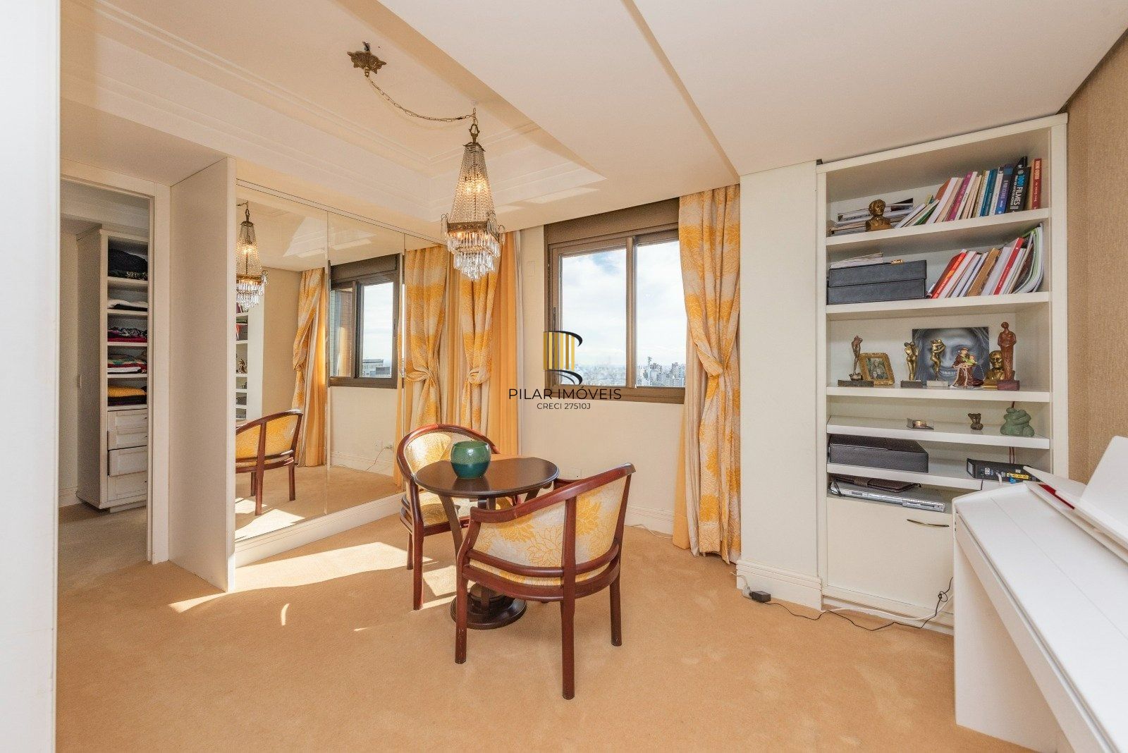 Clássica Cobertura, 600m2 privativos, 4 Dormitórios Sendo 3 Suítes!