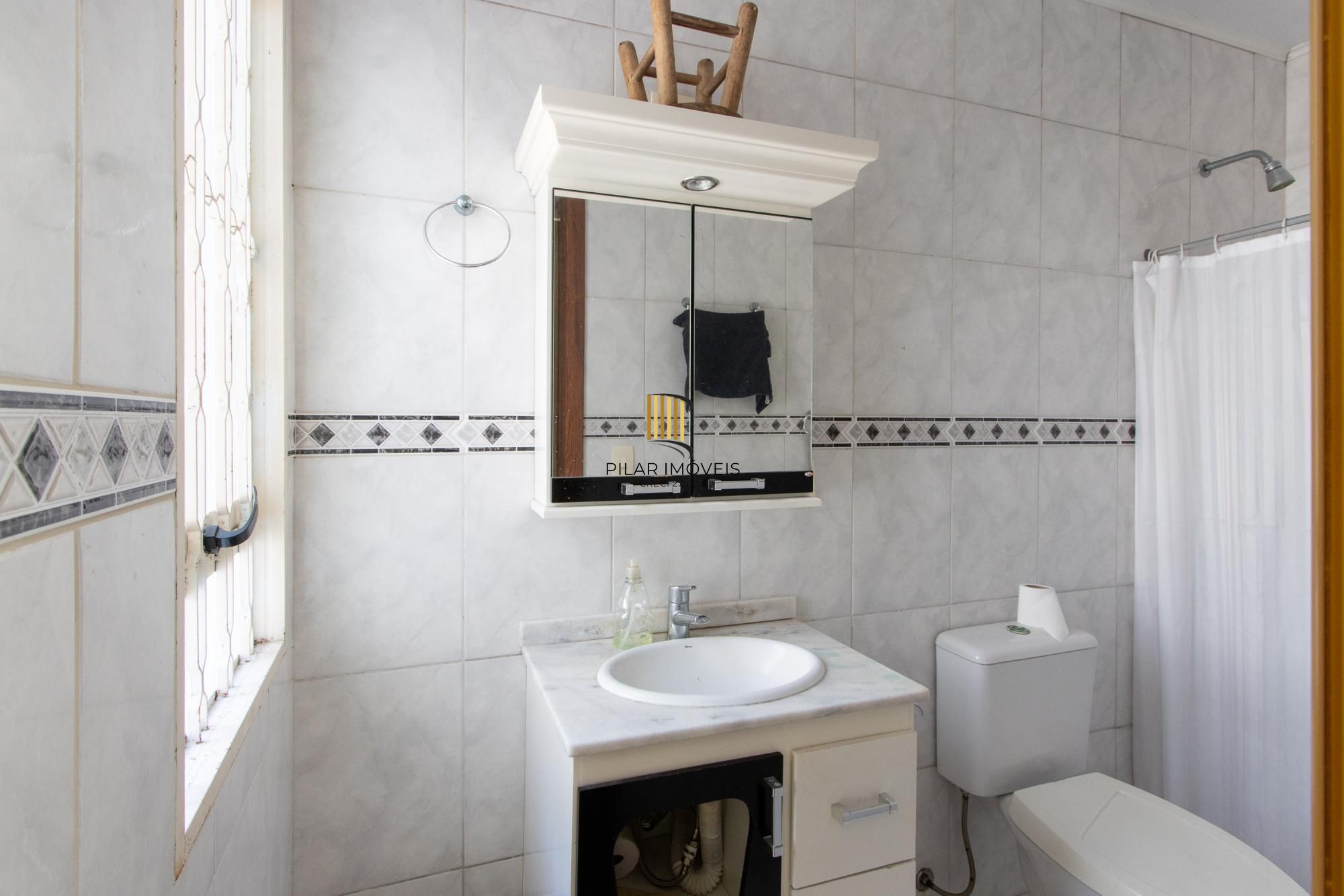 Casa de alvenaria com 104,37m² 3 dormitórios sendo 1 suíte, 2 vagas cobertas