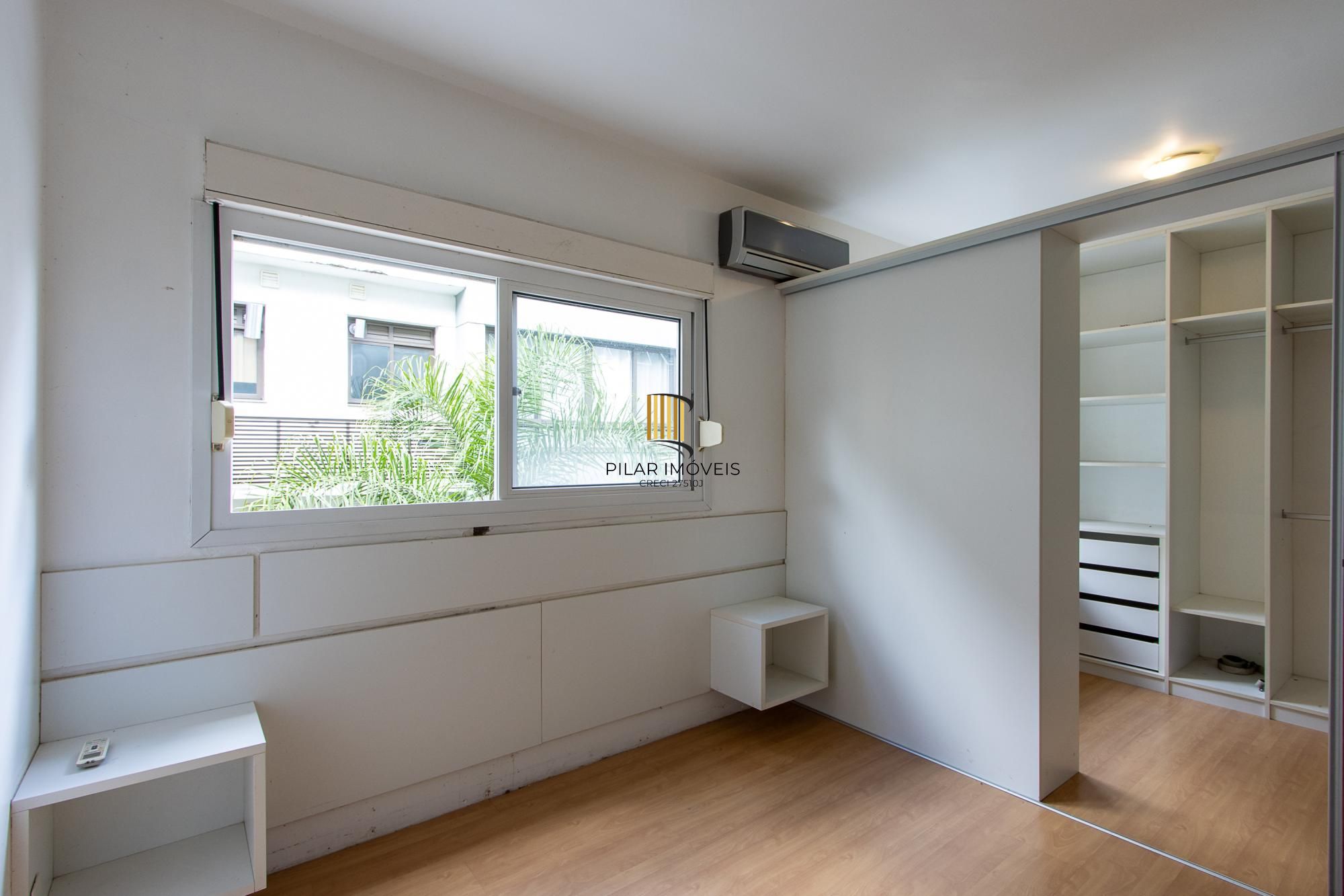 Apartamento com 2 dormitórios (reversível para 3) e 1 vaga escriturada  à venda no coração de Ipanema