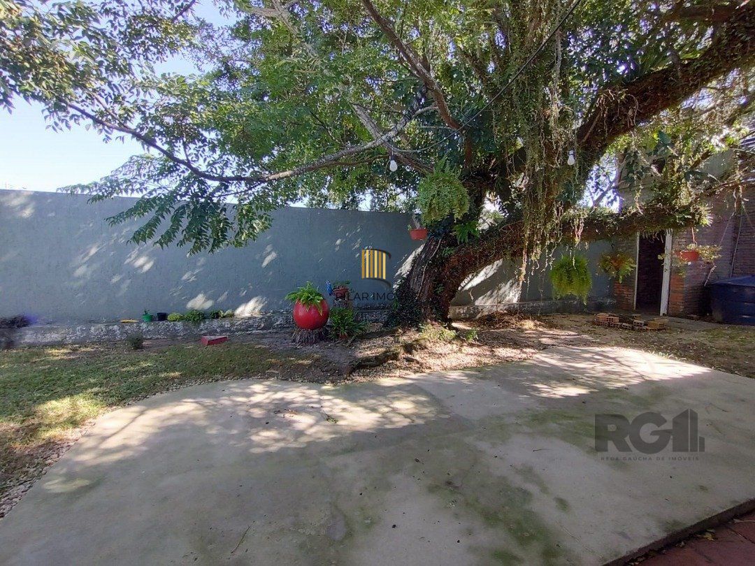 Casa 5 dormitórios no bairro Atlântida