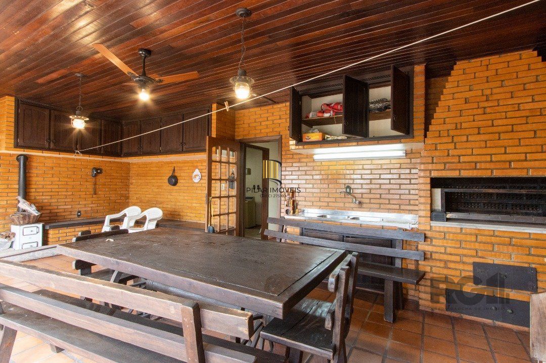Casa para Venda - 500m², 4 dormitórios, sendo 1 suites, 4 vagas - Coronel Aparício Borges