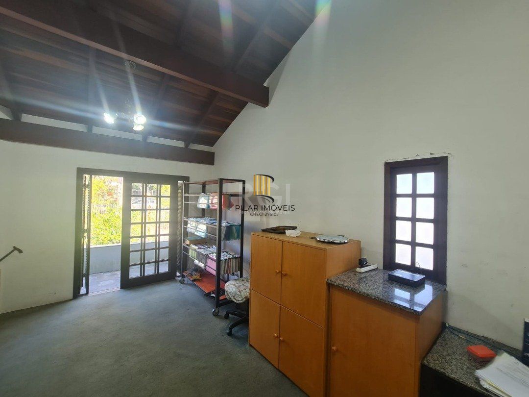 Casa para Venda - 464m², 5 dormitórios, sendo 4 suites, 4 vagas - Nonoai