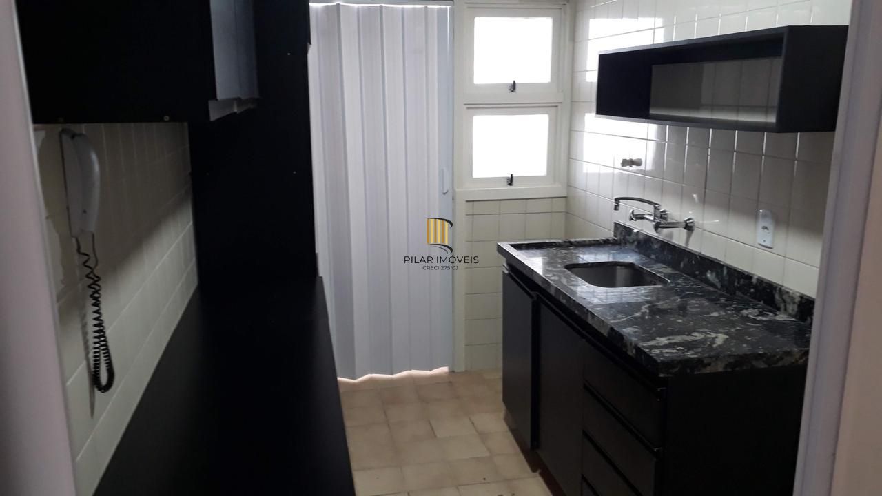 Cobertura com 137m², no Bairro Cristal, de 2 dormitórios, sento uma suíte, ampla sacada, churrasqueira, vista panorâmica, vaga coberta.