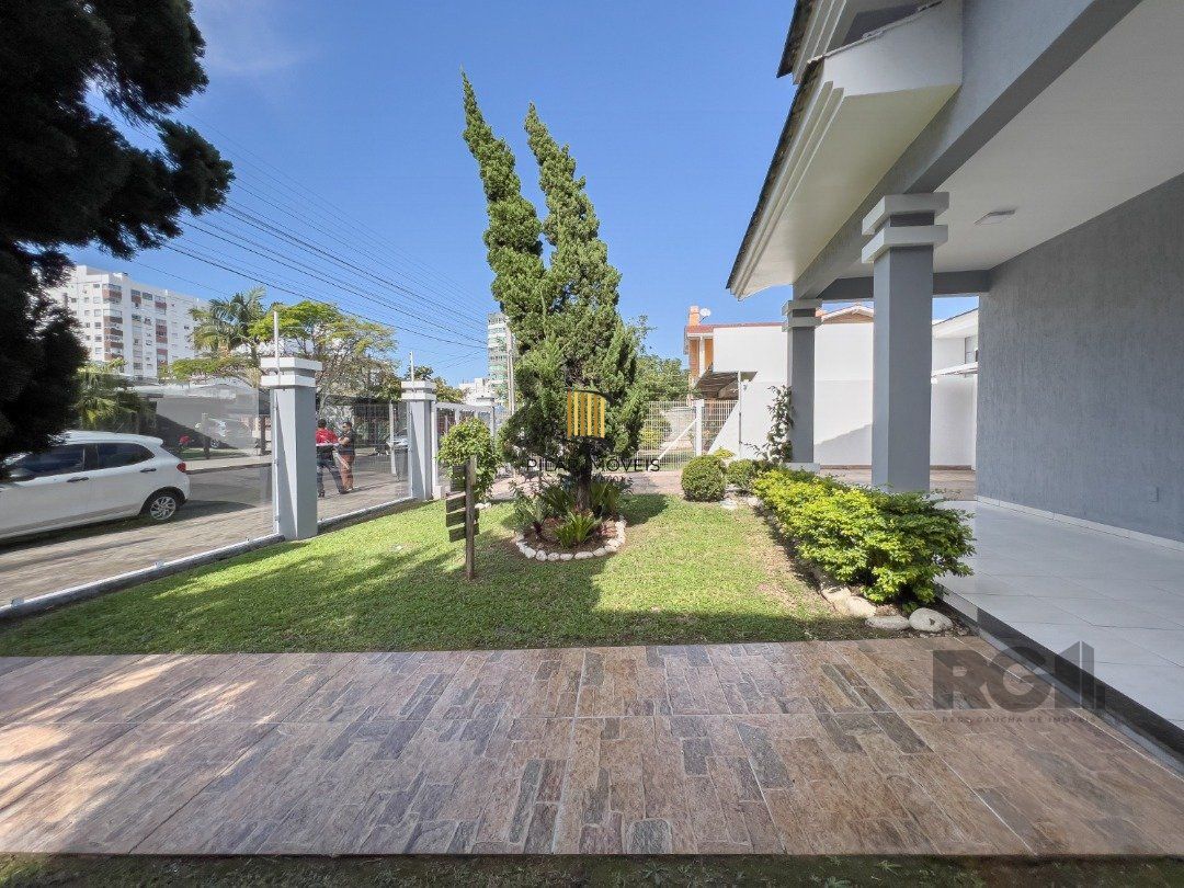 Casa Térrea mobiliada com 5 dormitórios 350m² de área - Navegantes - Capão da Canoa