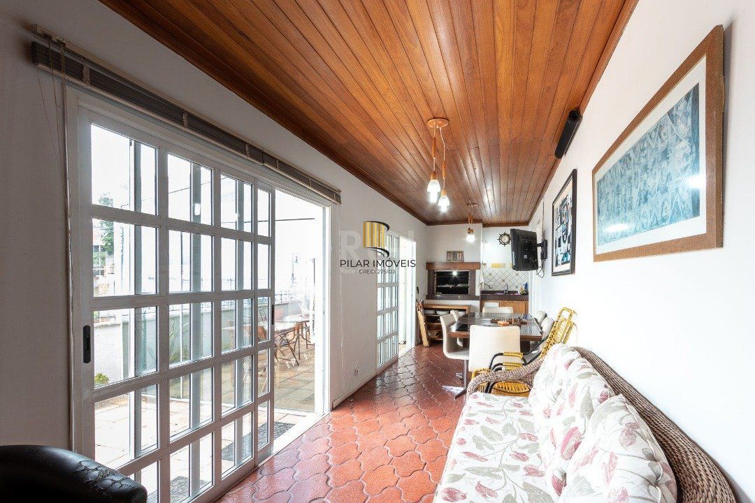 Cobertura para Venda - 255m², 3 dormitórios, sendo 1 suites, 2 vagas - Praia de Belas