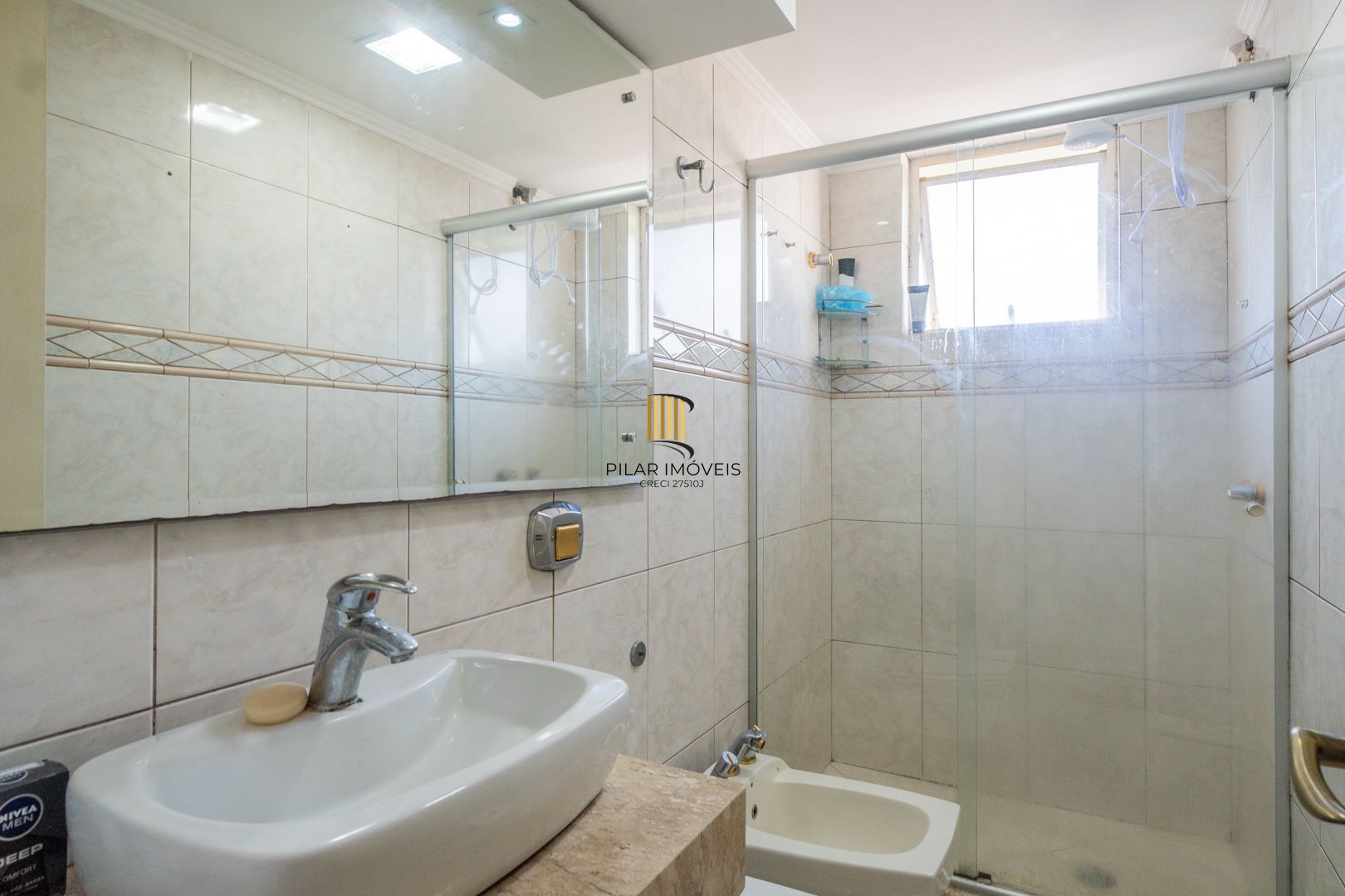Apartamento com 70,37m², 2 dormitórios, de casal com sacada