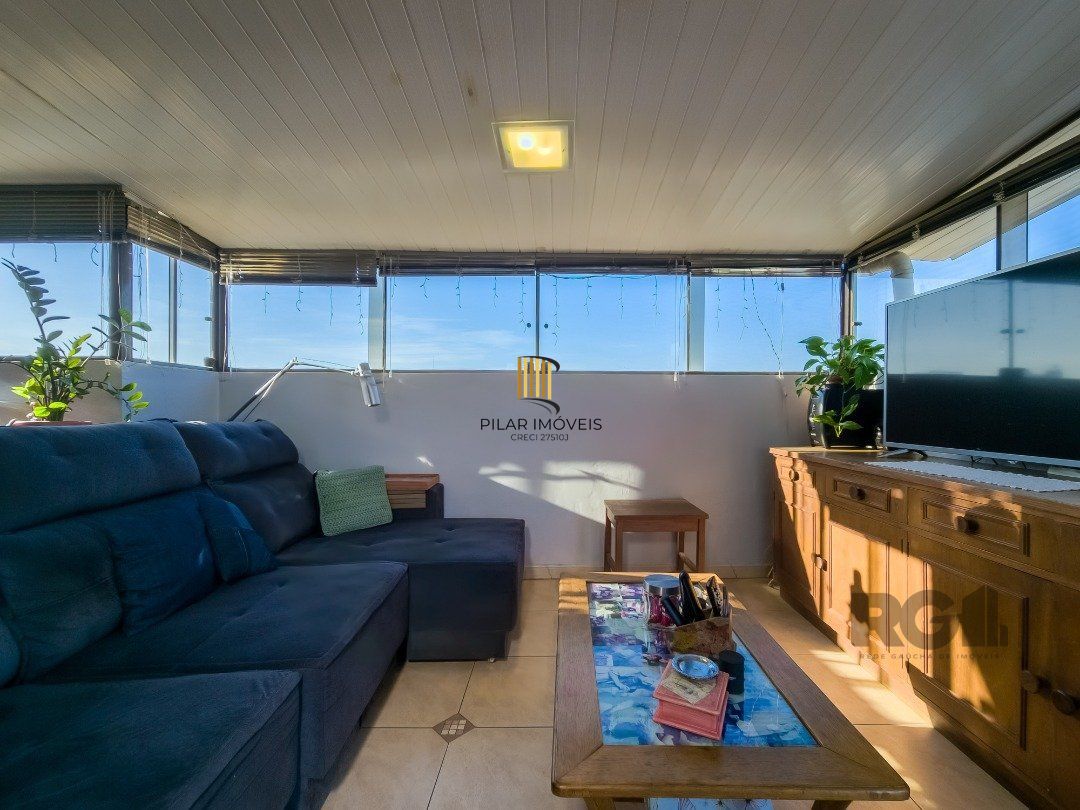 Cobertura, 2 quartos, 1 suite, dependência de empregada, 1 vaga de garagem, bairro Partenon